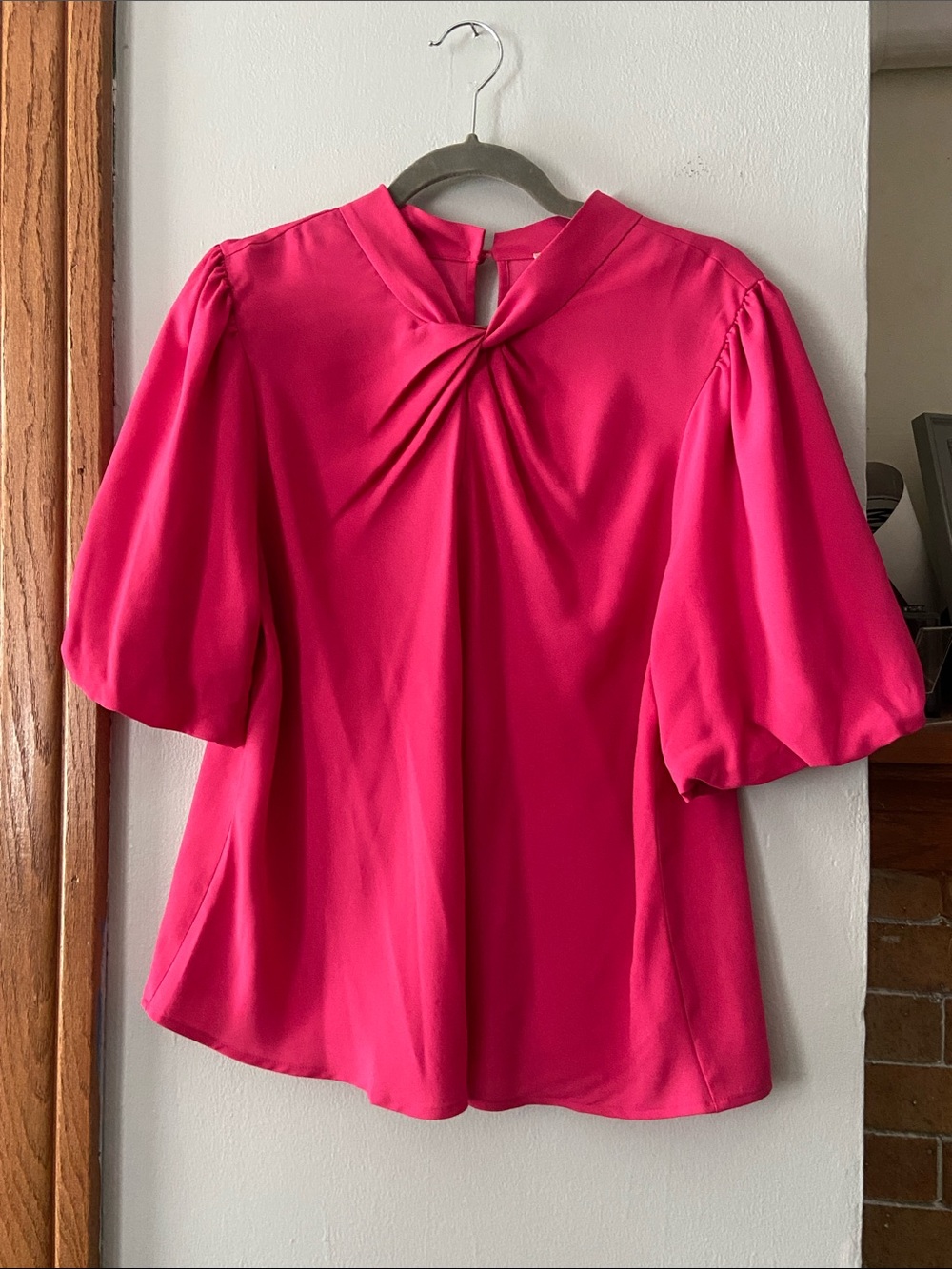 Loft womens Bright Pink Twist-Neck Puff Sleeve Top size L EUC